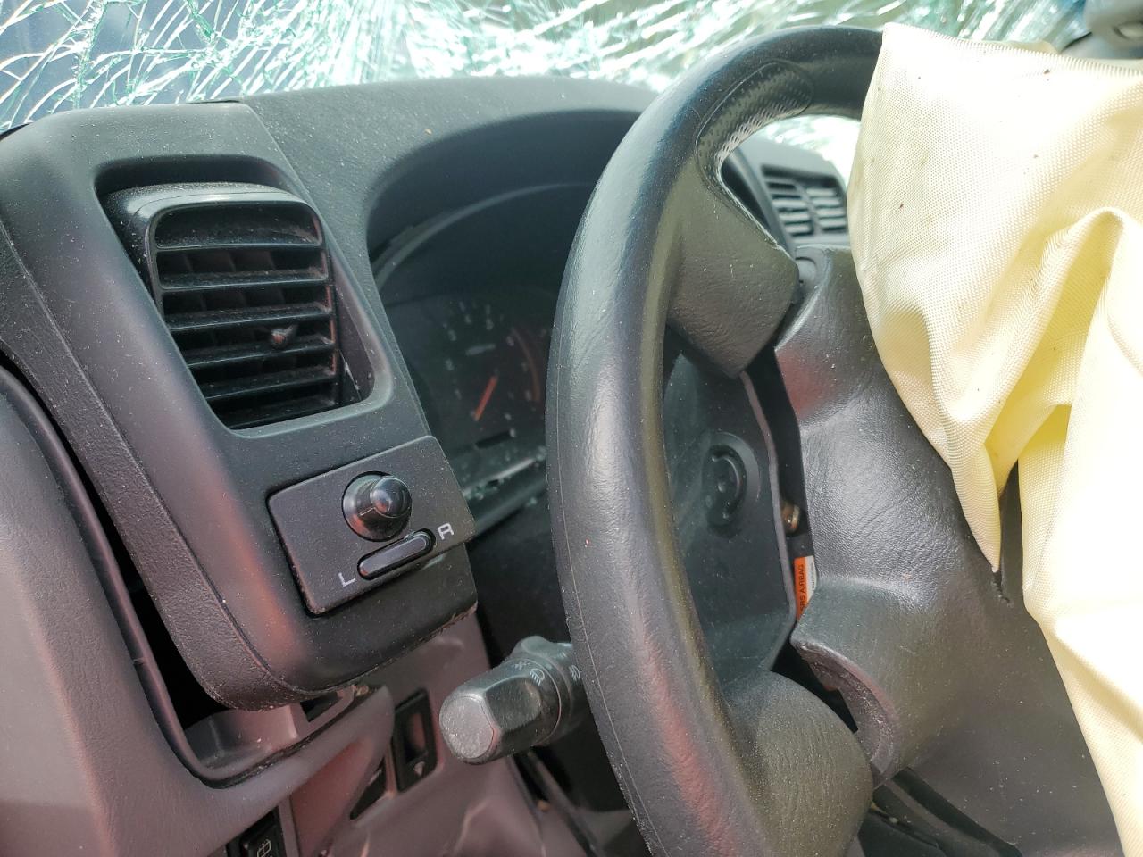 2001 Nissan Xterra Xe VIN: 5N1ED28T31C558120 Lot: 85909295