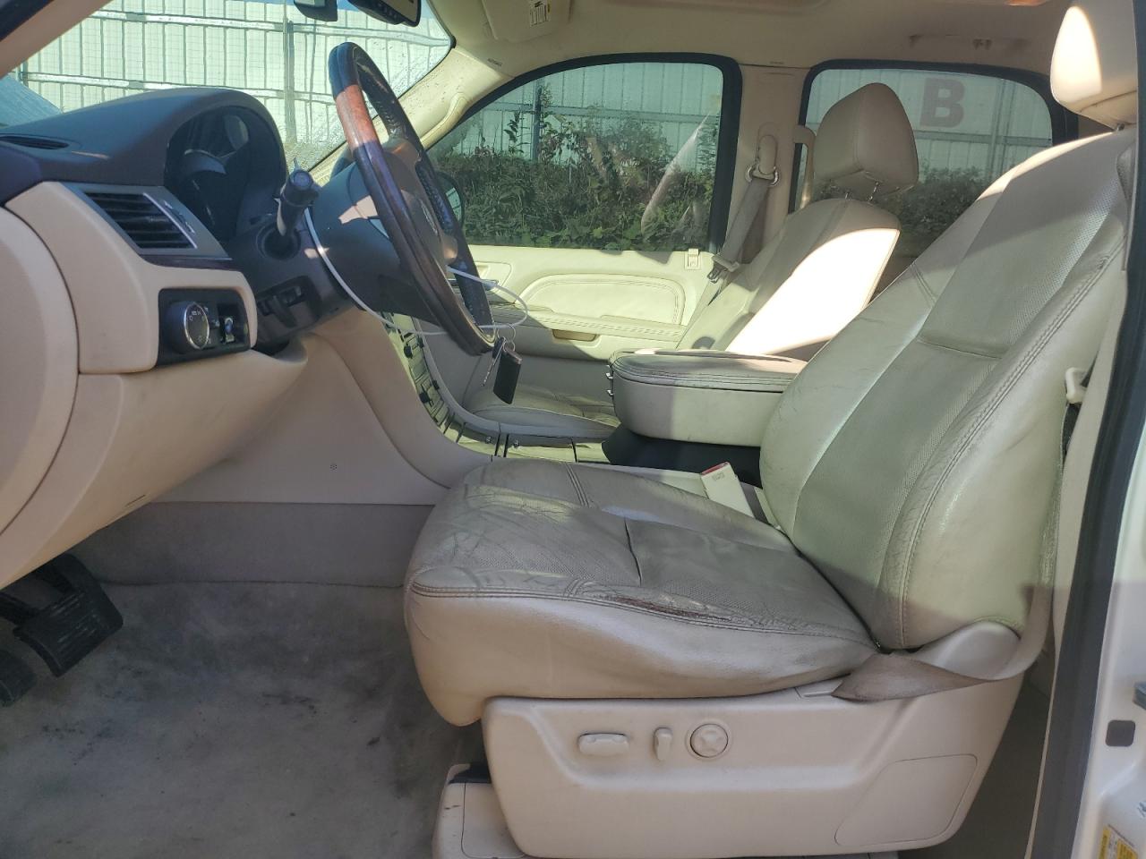 2007 Cadillac Escalade Luxury VIN: 1GYFK63847R411071 Lot: 82421405