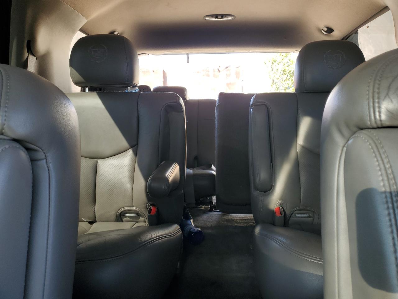 2005 Cadillac Escalade Luxury VIN: 1GYEC63TX5R104112 Lot: 82247675