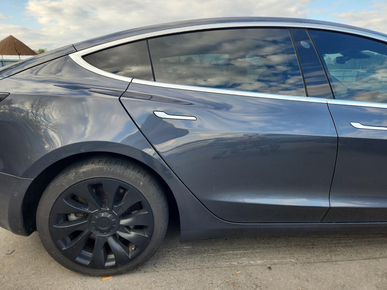 2019 Tesla Model 3 VIN: 5YJ3E1EB5KF386403 Lot: 82427975