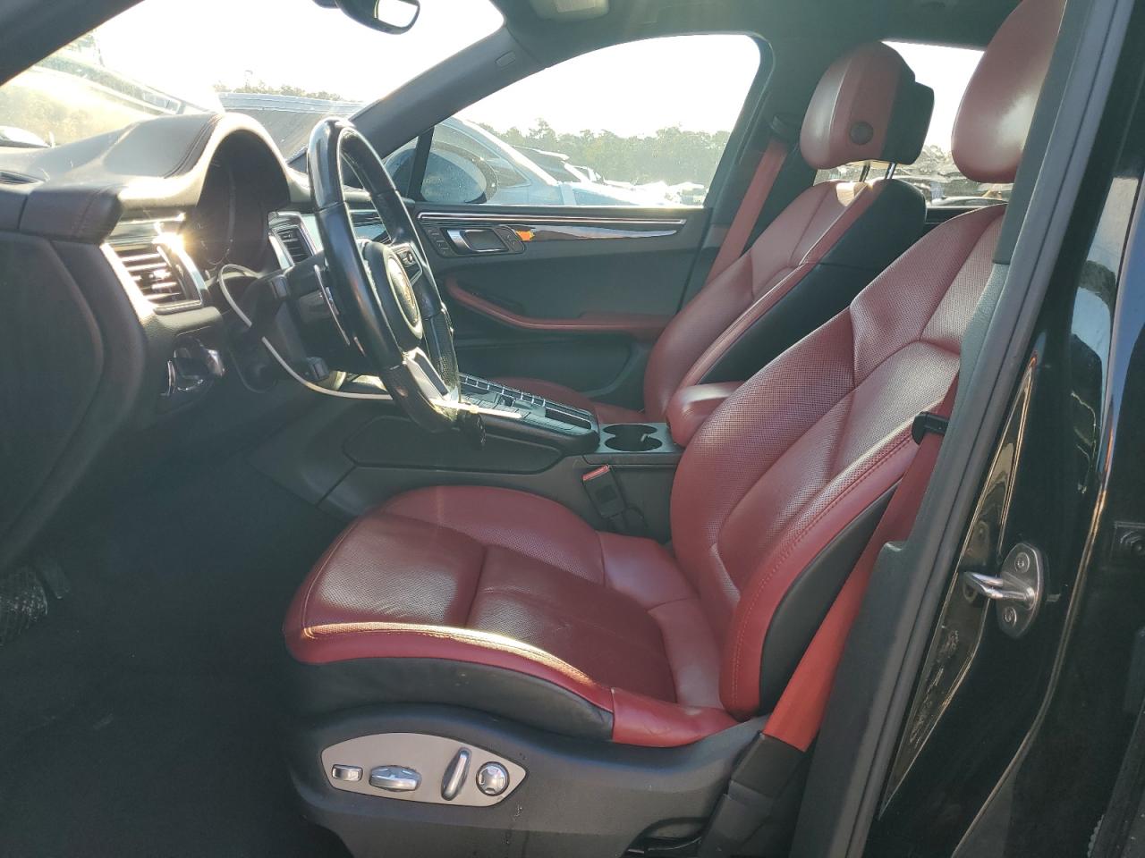 2017 Porsche Macan VIN: WP1AA2A57HLB02525 Lot: 85959055