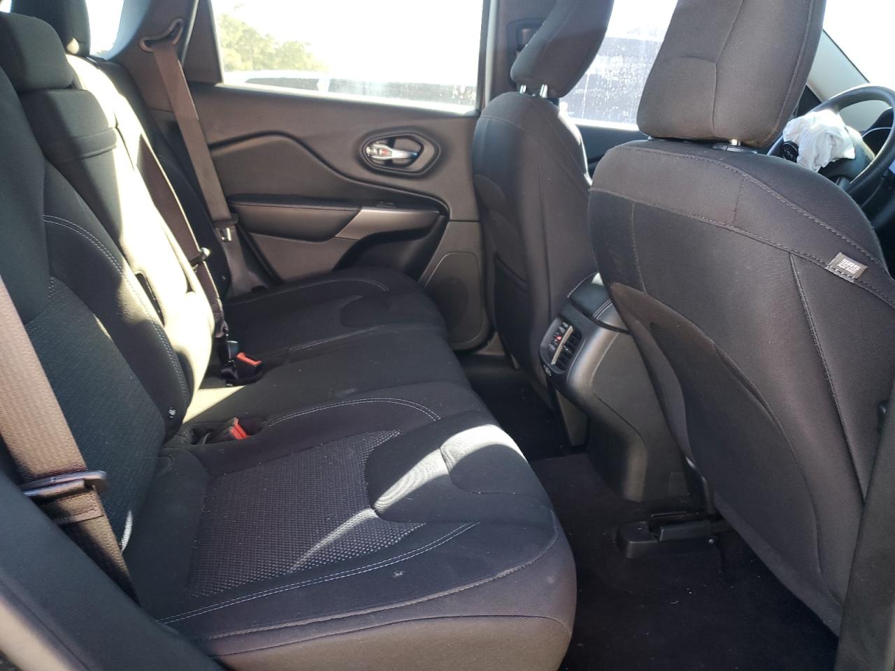 2019 Jeep Cherokee Latitude VIN: 1C4PJLCB9KD175790 Lot: 90297335