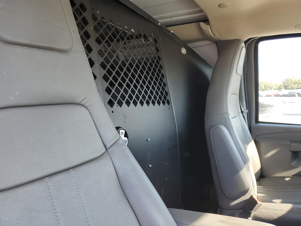 2024 Chevrolet Express G2500 VIN: 1GCWGAFP4R1239977 Lot: 85538355