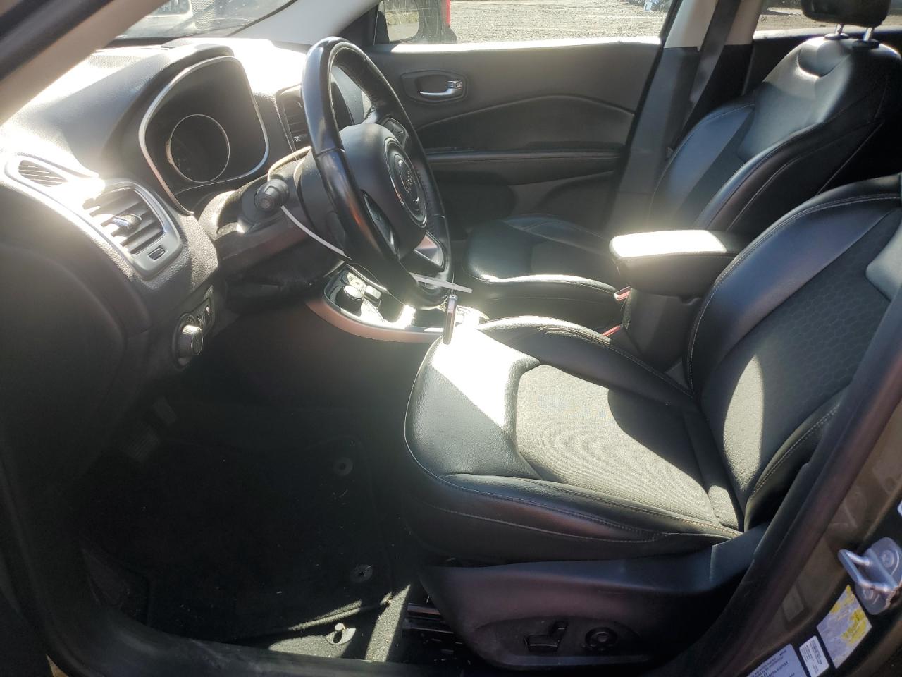 2018 Jeep Compass Latitude VIN: 3C4NJDBB8JT116544 Lot: 82131655