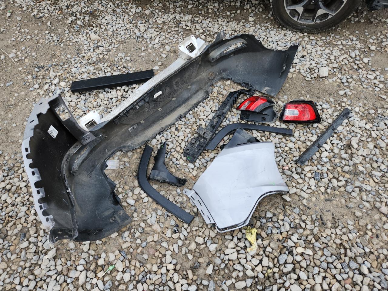 2018 Jeep Cherokee Latitude VIN: 1C4PJMCB4JD564003 Lot: 85149525