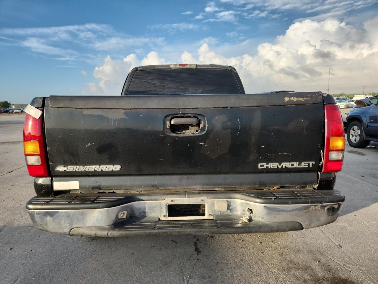 2001 Chevrolet Silverado C1500 VIN: 2GCEC19V411108807 Lot: 84879135