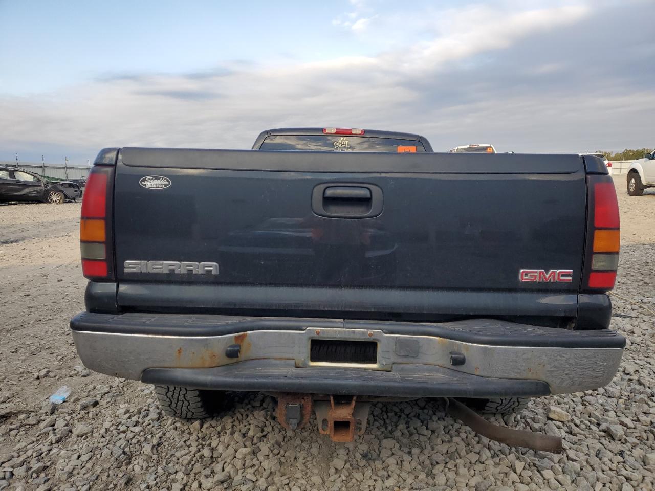 2005 GMC New Sierra K1500 VIN: 1GTEK19T15E209406 Lot: 85683365