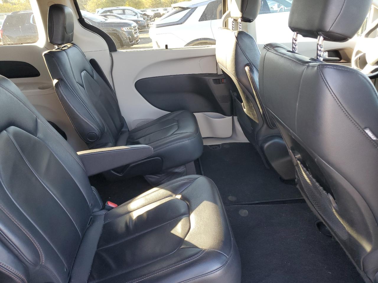 2017 Chrysler Pacifica Touring L VIN: 2C4RC1BG8HR796402 Lot: 82328265