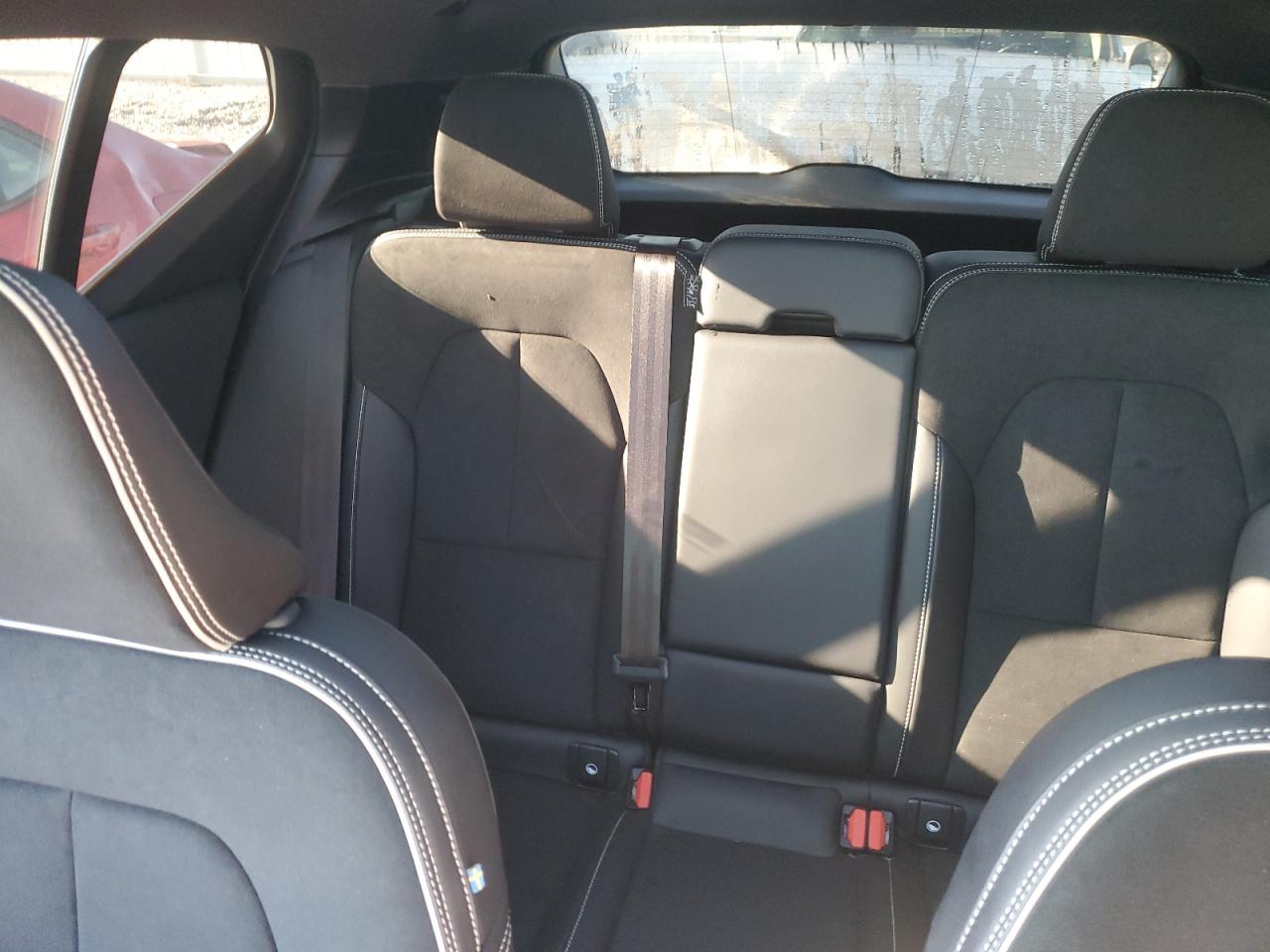 2022 Volvo Xc40 T5 R-Design VIN: YV4162UM5N2647322 Lot: 89903175