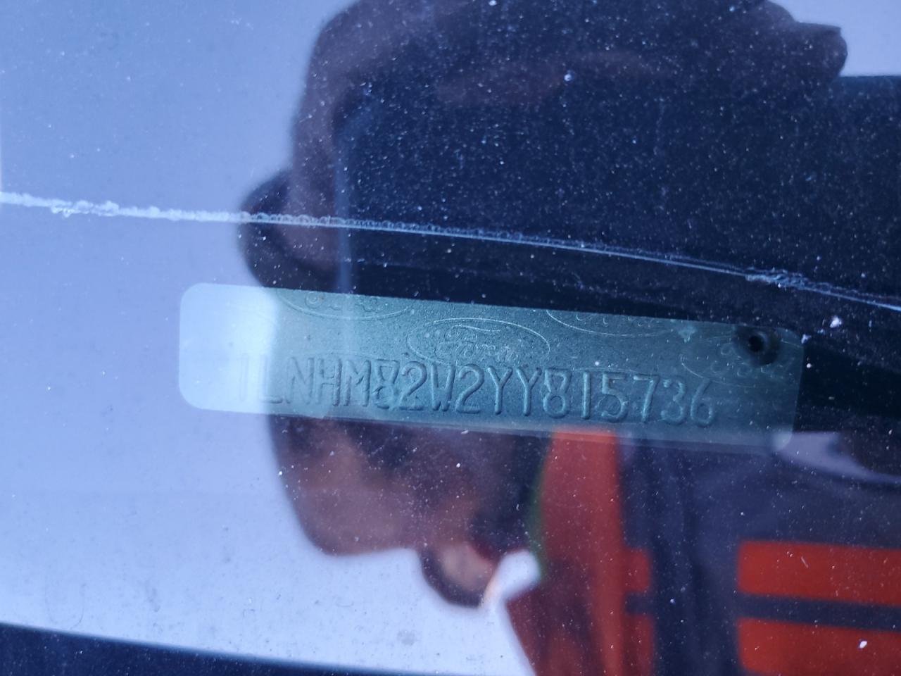 2000 Lincoln Town Car Signature VIN: 1LNHM82W2YY815736 Lot: 85776685