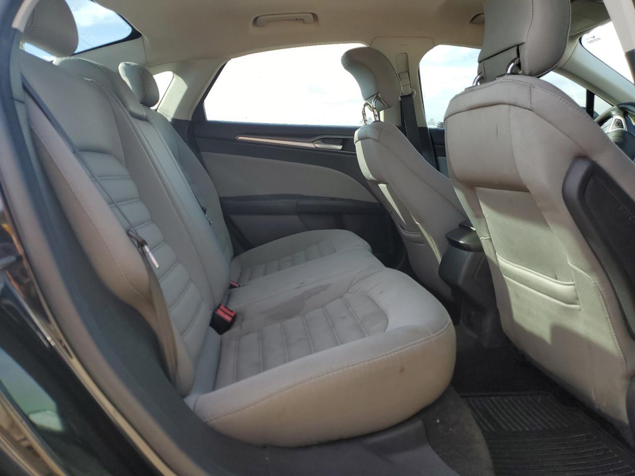 2015 Ford Fusion S VIN: 3FA6P0G76FR117797 Lot: 90489565