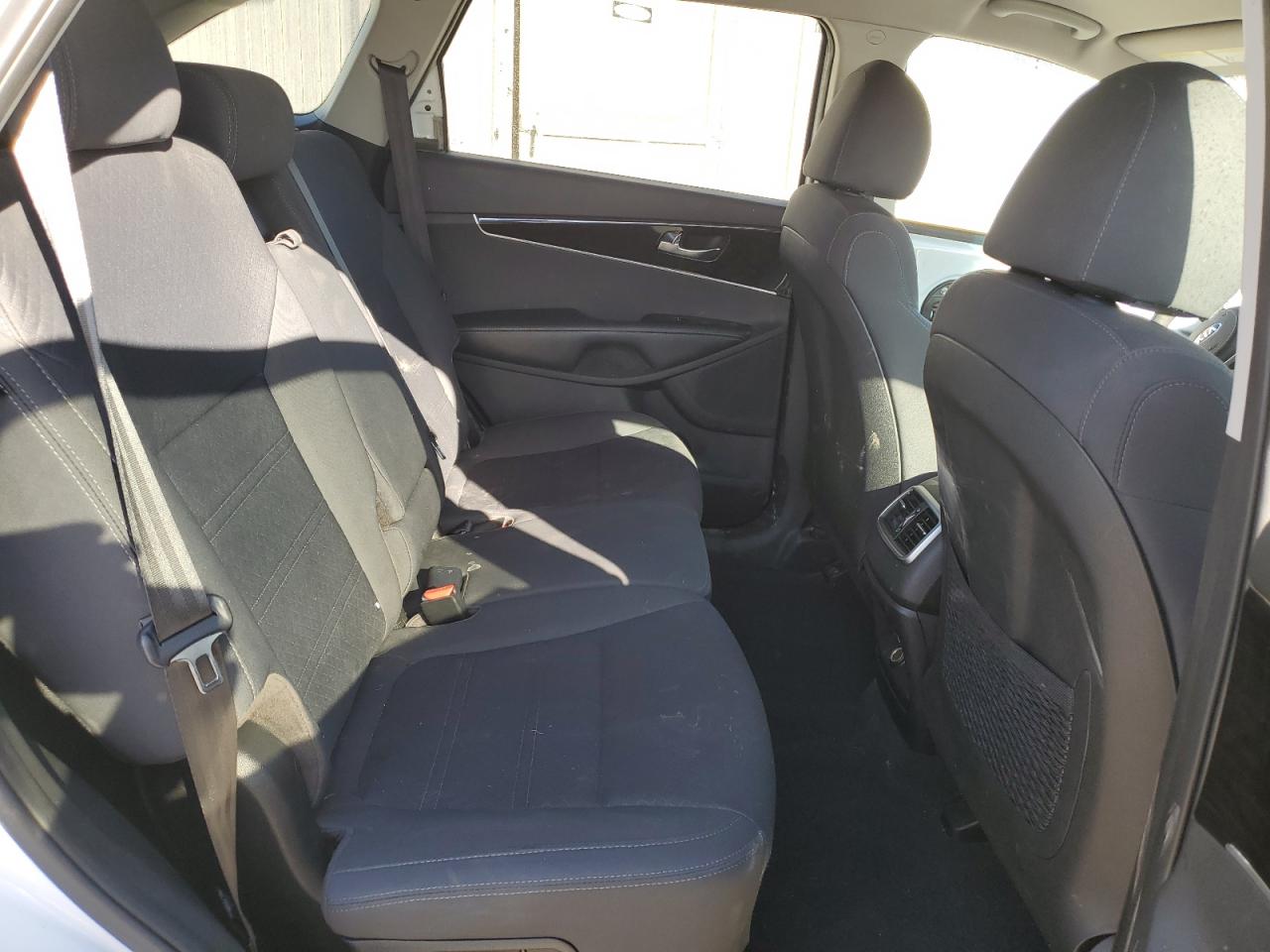 2019 Kia Sorento L VIN: 5XYPG4A34KG611060 Lot: 85113975