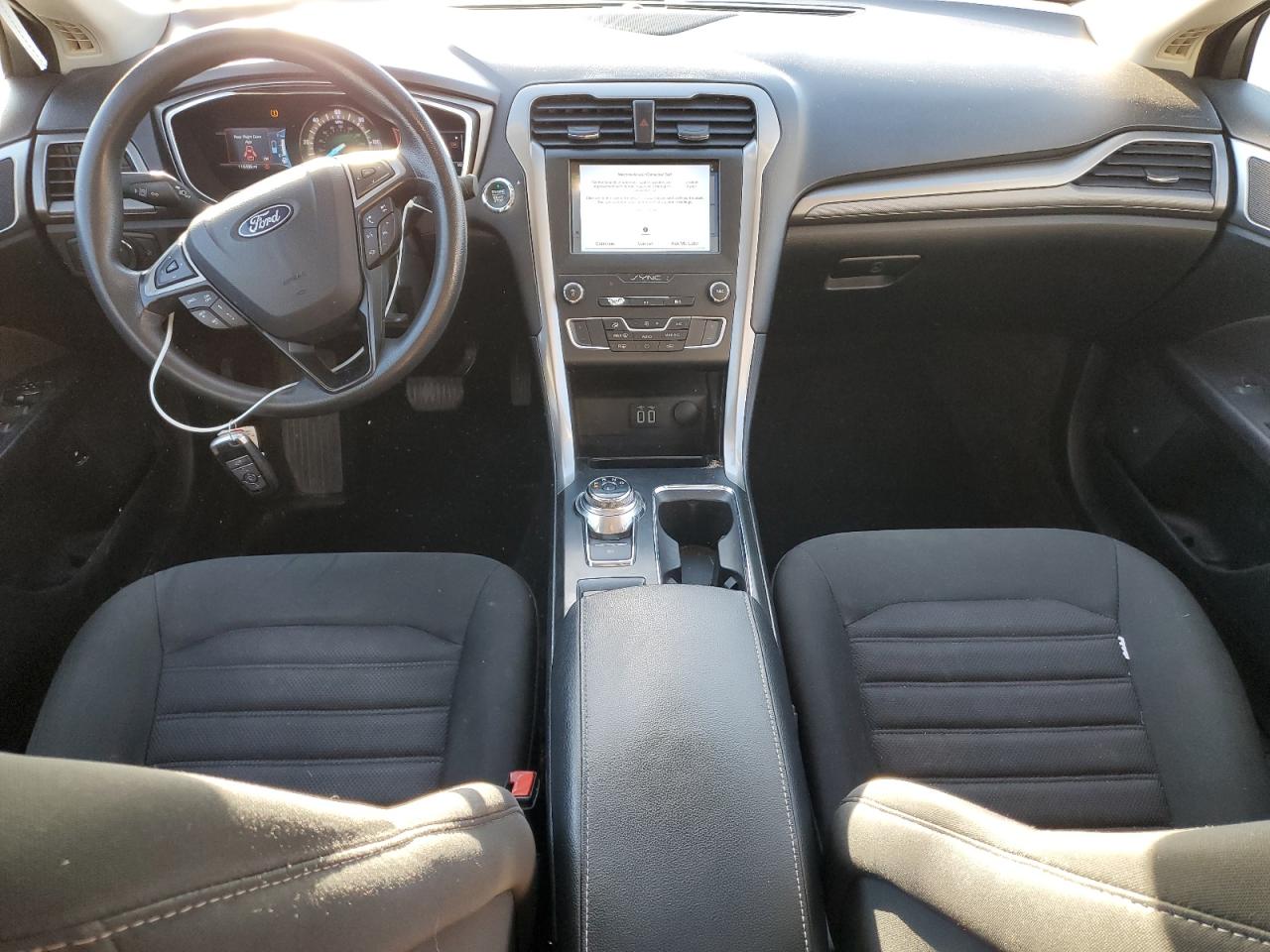 2019 Ford Fusion Se VIN: 3FA6P0LU2KR104860 Lot: 84580625