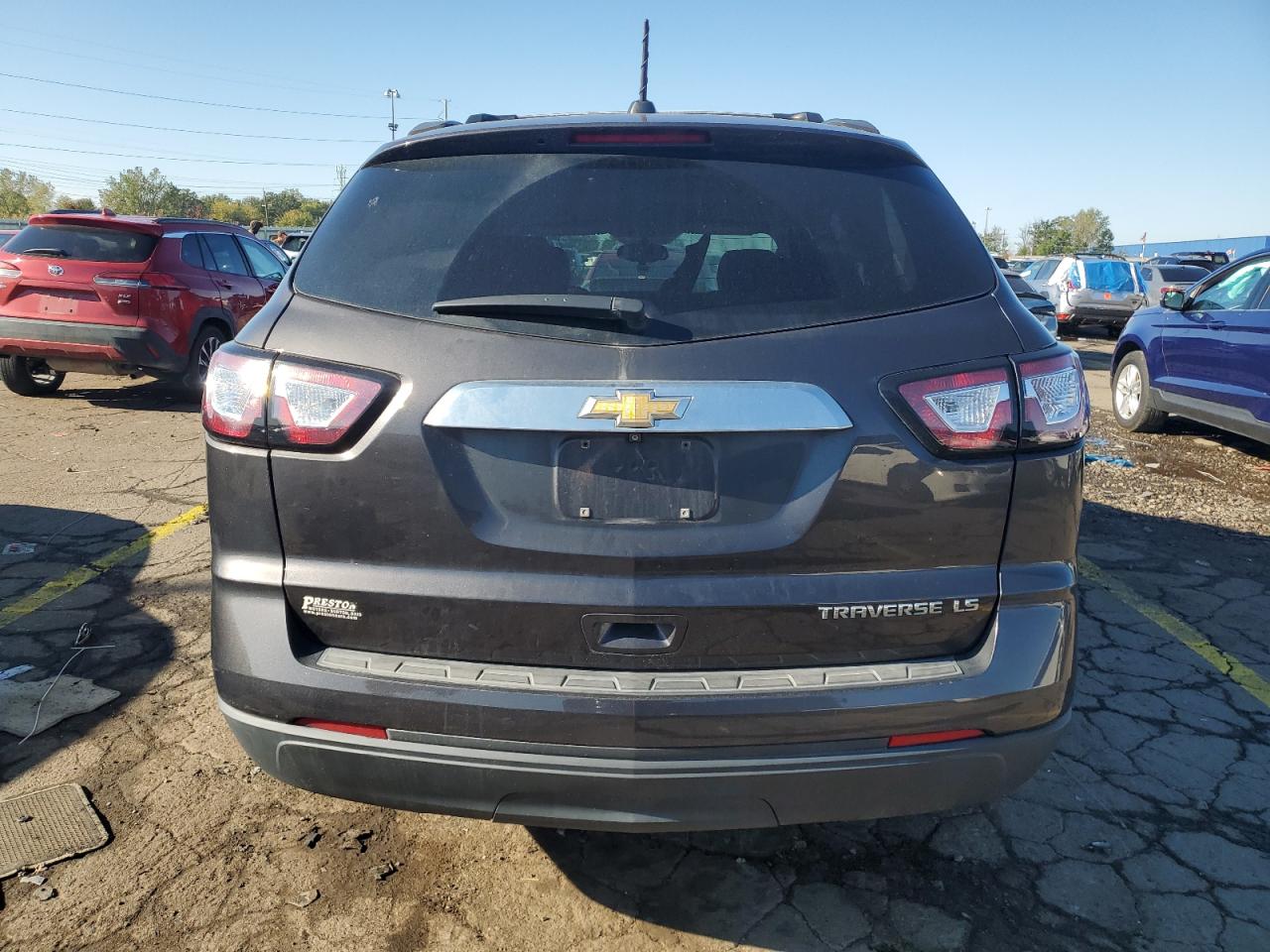 2016 Chevrolet Traverse Ls VIN: 1GNKRFED5GJ332301 Lot: 81812565