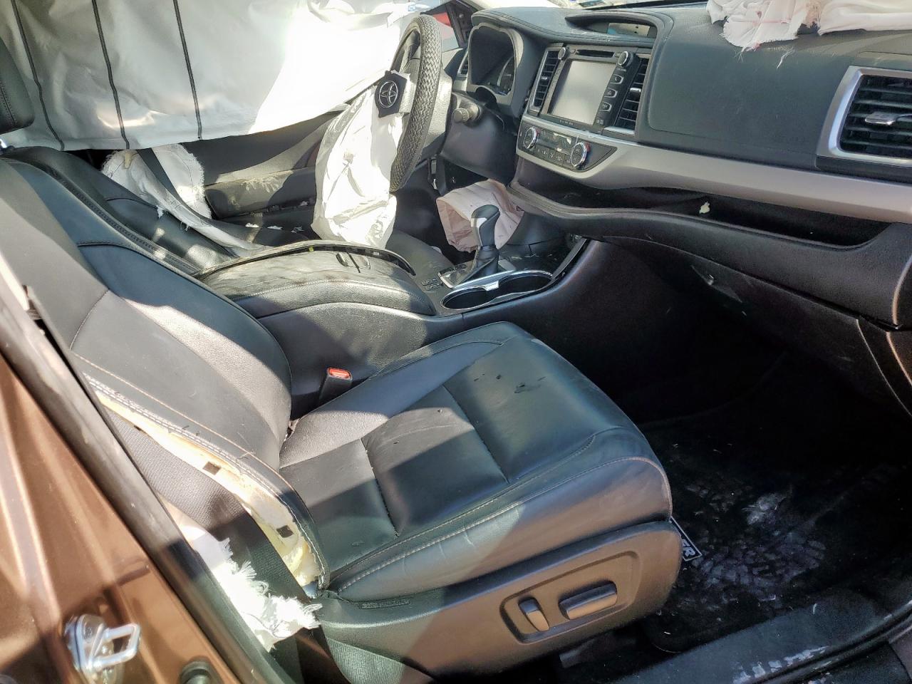 2018 Toyota Highlander Se VIN: 5TDKZRFHXJS283683 Lot: 86243155