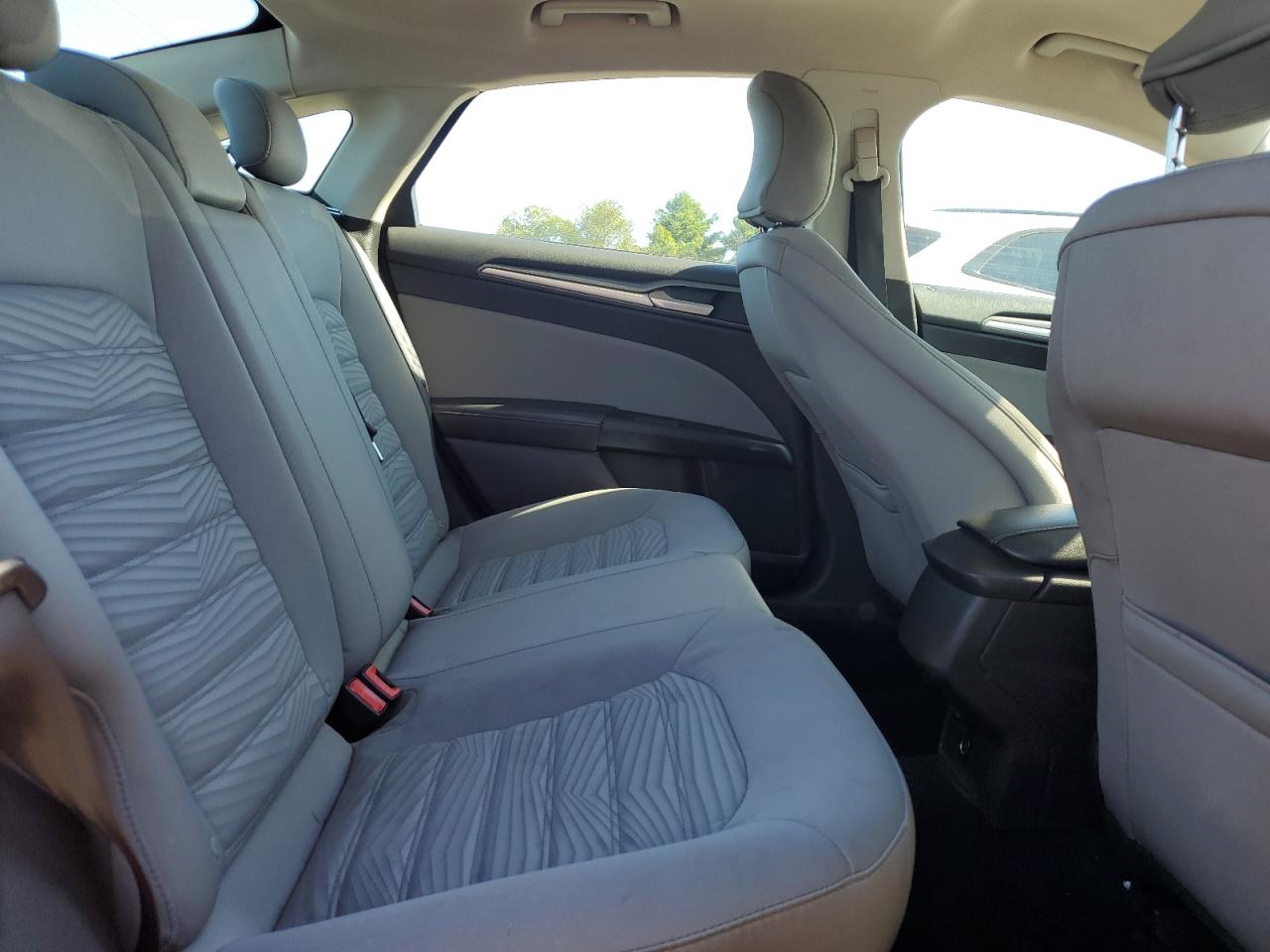 2016 Ford Fusion S VIN: 3FA6P0G71GR276048 Lot: 84766075