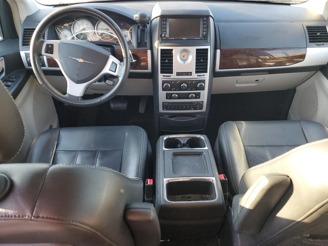 2010 Chrysler Town & Country Touring Plus VIN: 2A4RR8D1XAR496098 Lot: 83935055