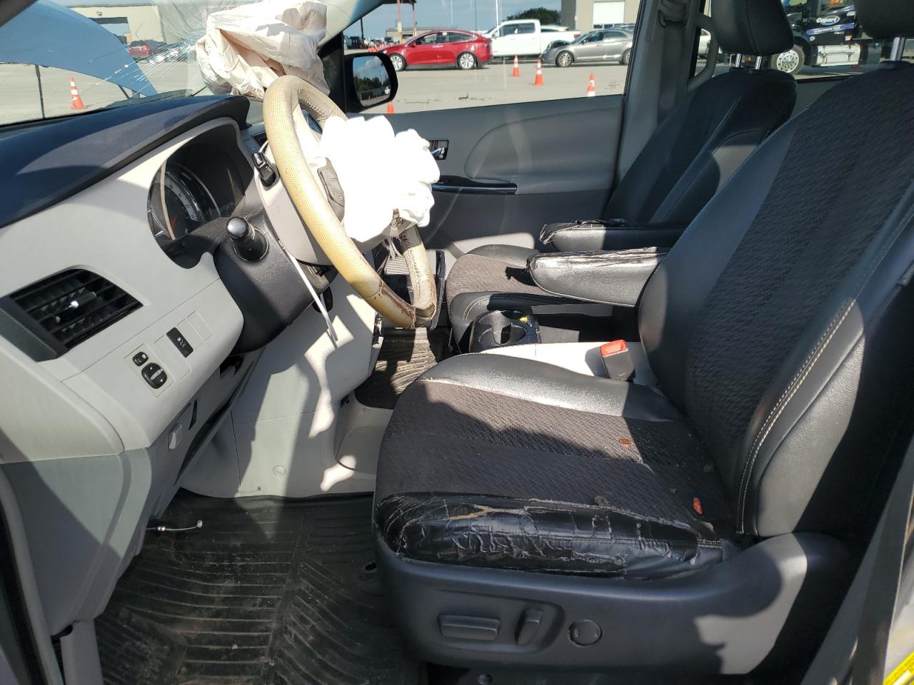 2011 Toyota Sienna Sport VIN: 5TDXK3DC1BS041655 Lot: 90010375