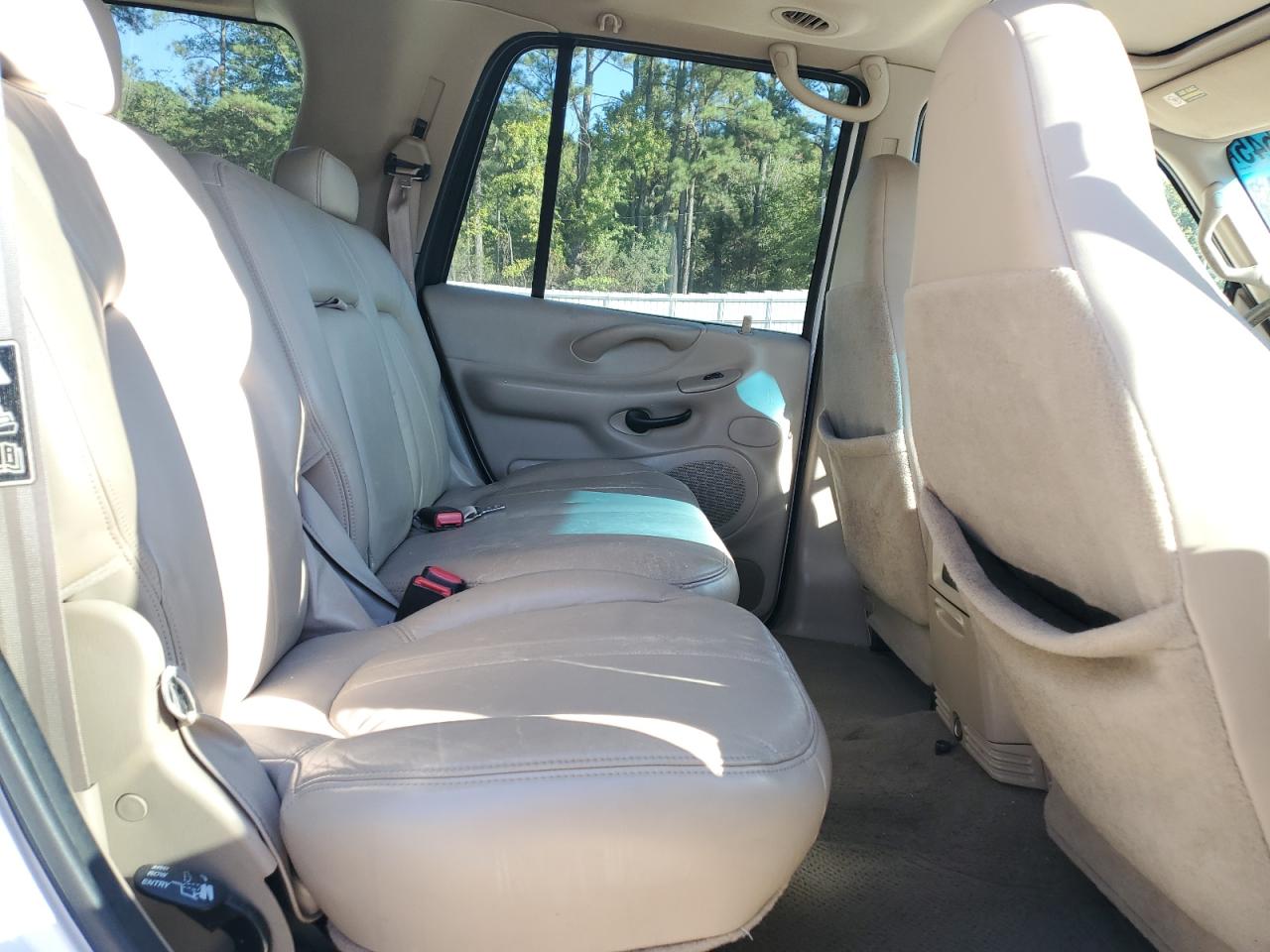 2002 Ford Expedition Eddie Bauer VIN: 1FMRU17L42LA41276 Lot: 85850545