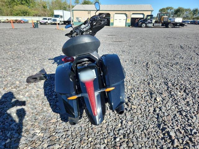 2014 VICTORY MOTORCYCLES CROSS COUNTRY 8-BALL  