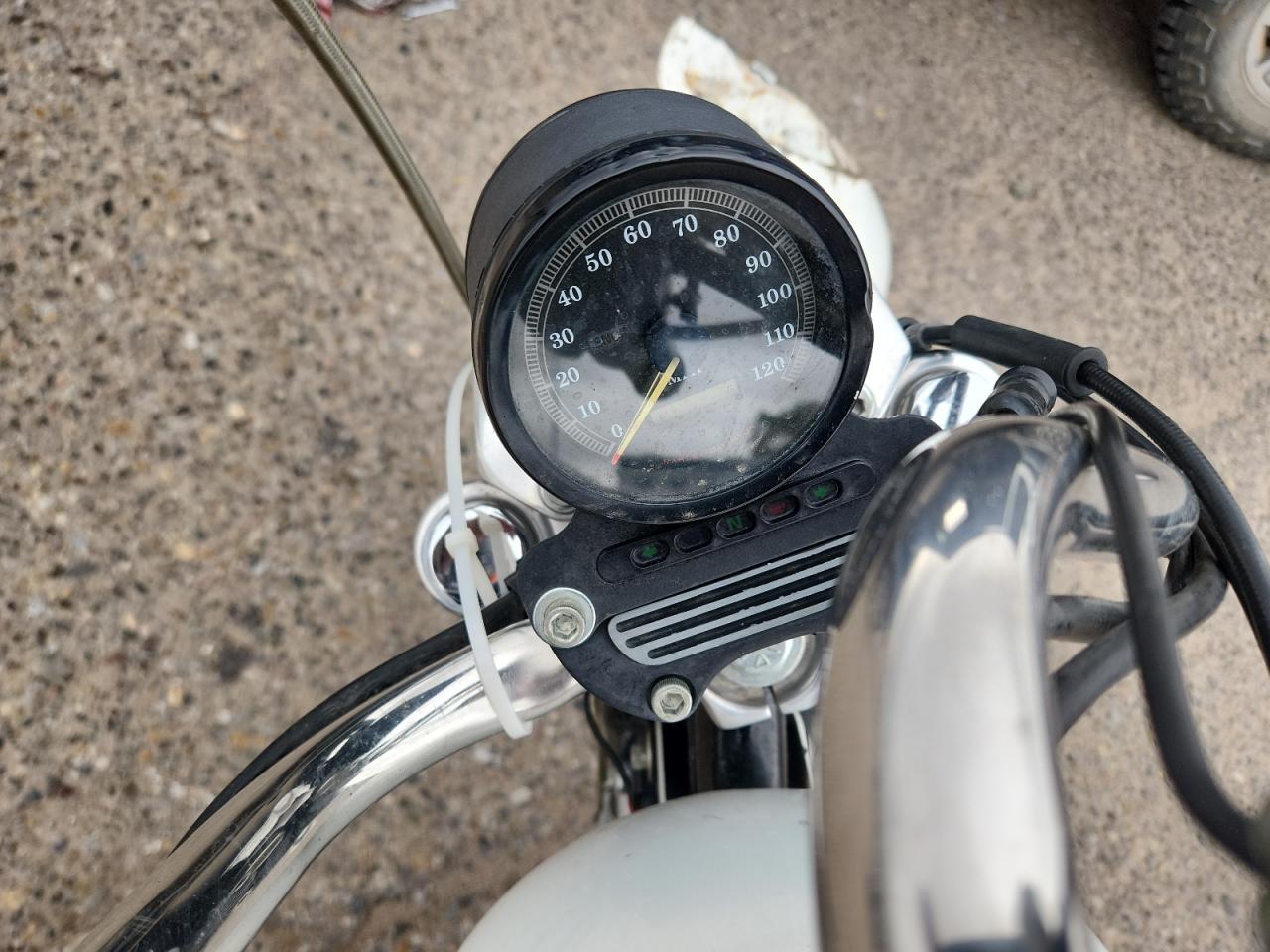 2000 Harley-Davidson Xl883 Hugger VIN: 1HD4CEM18YK121723 Lot: 86535245