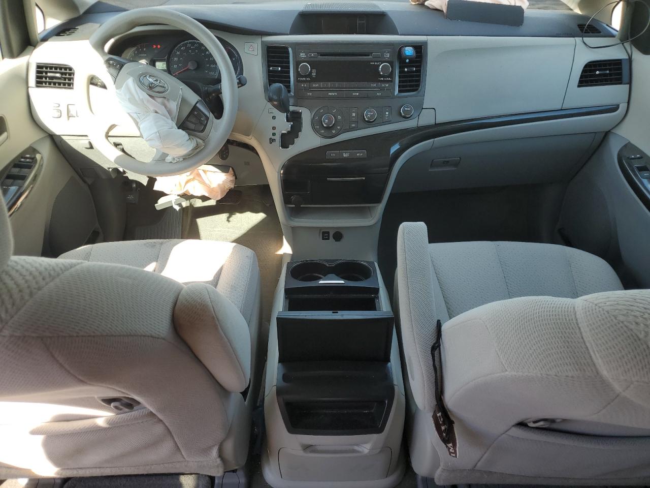 2012 Toyota Sienna Le VIN: 5TDJK3DC8CS031888 Lot: 82369735