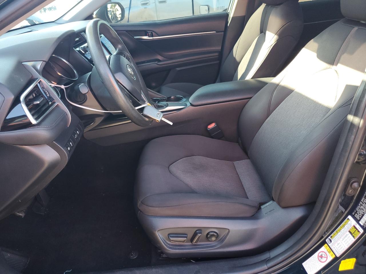 2018 Toyota Camry L VIN: 4T1B11HKXJU662563 Lot: 86208375