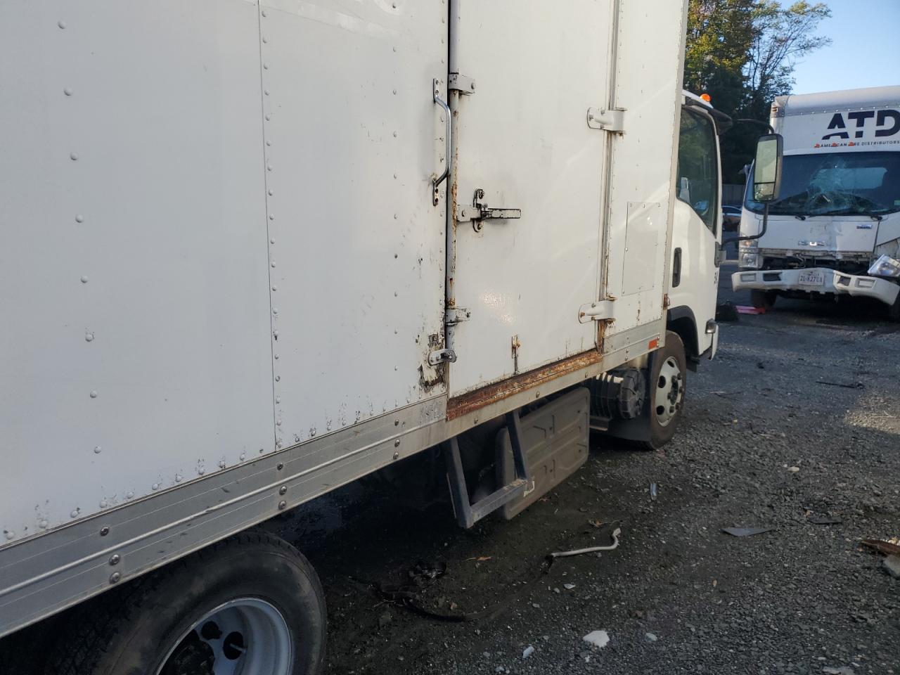 2011 Isuzu Npr Hd Box Truck VIN: JALB4W172B7400338 Lot: 85153575