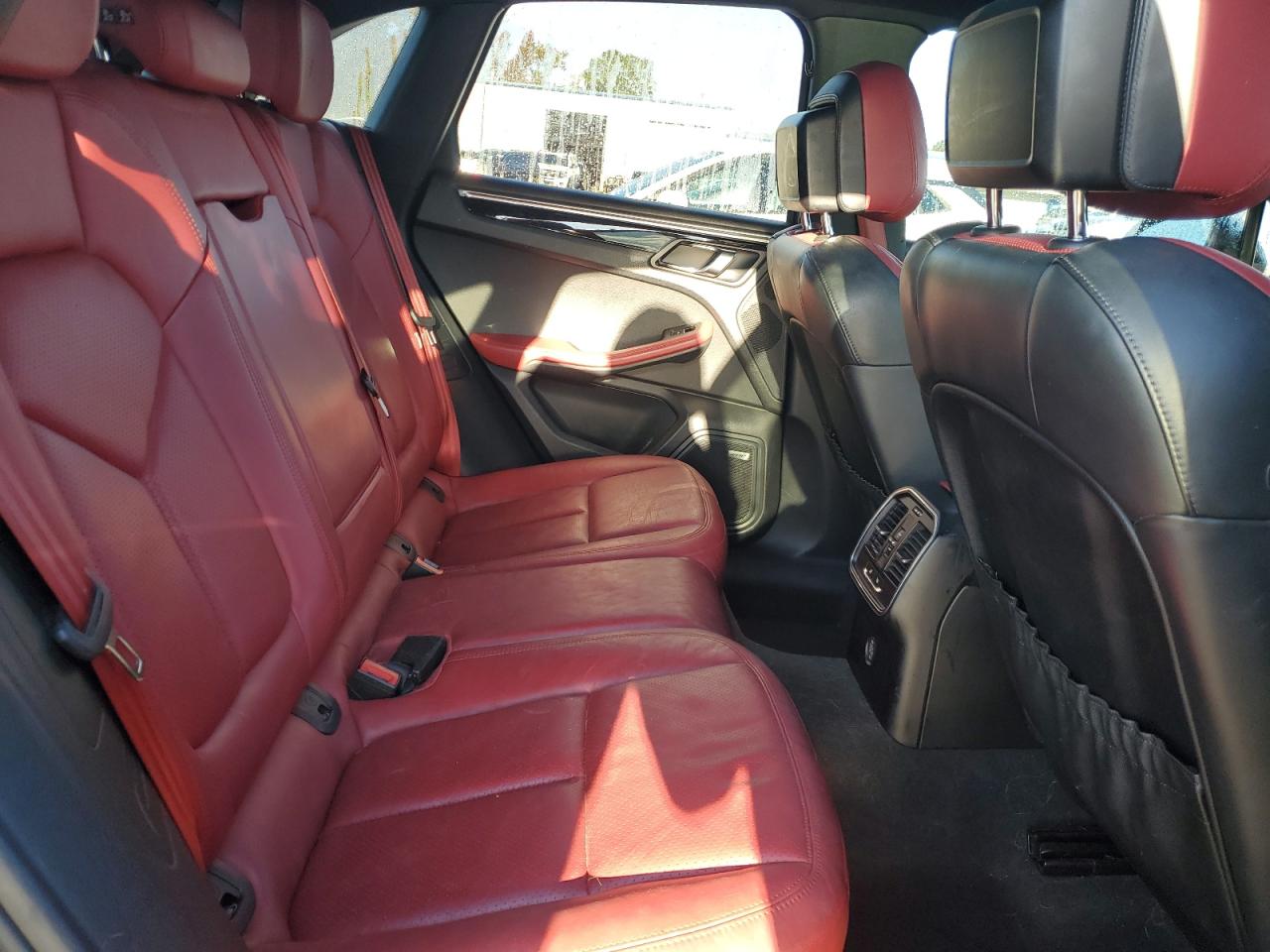 2017 Porsche Macan VIN: WP1AA2A57HLB02525 Lot: 85959055