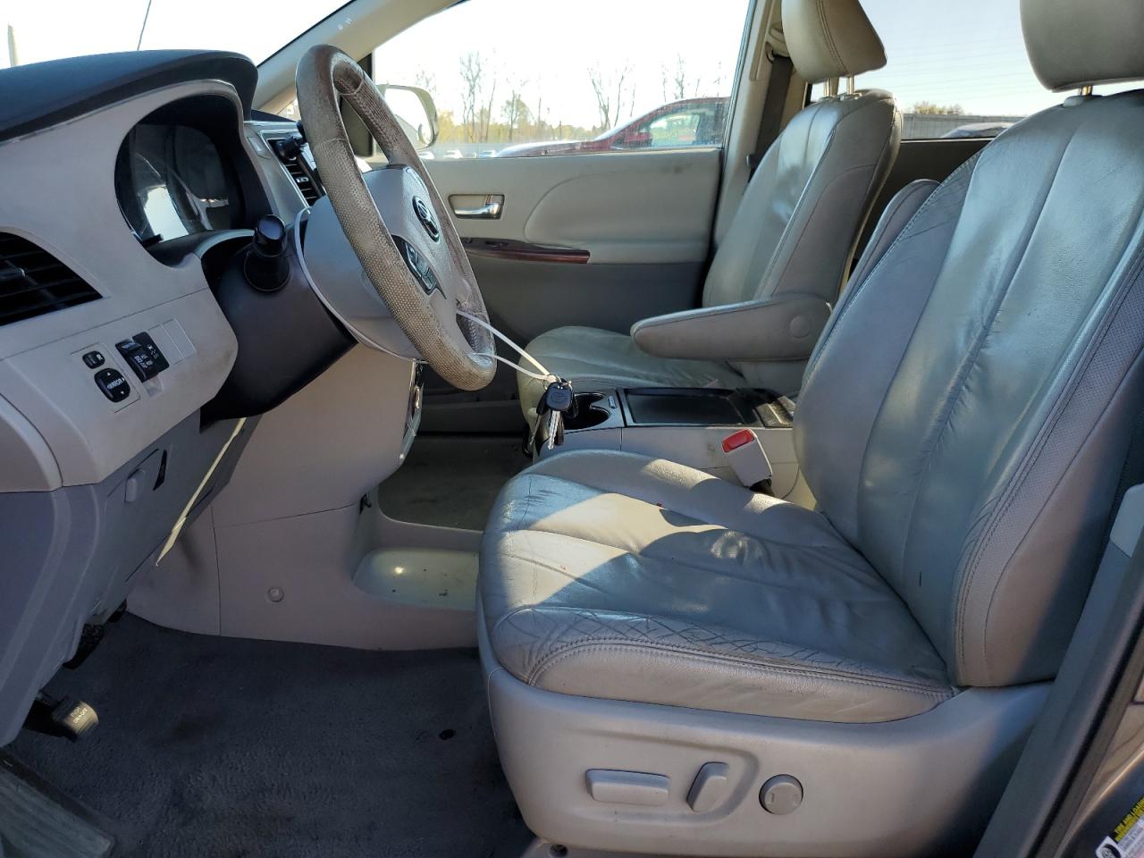 2011 Toyota Sienna Xle VIN: 5TDYK3DC1BS081786 Lot: 90446895