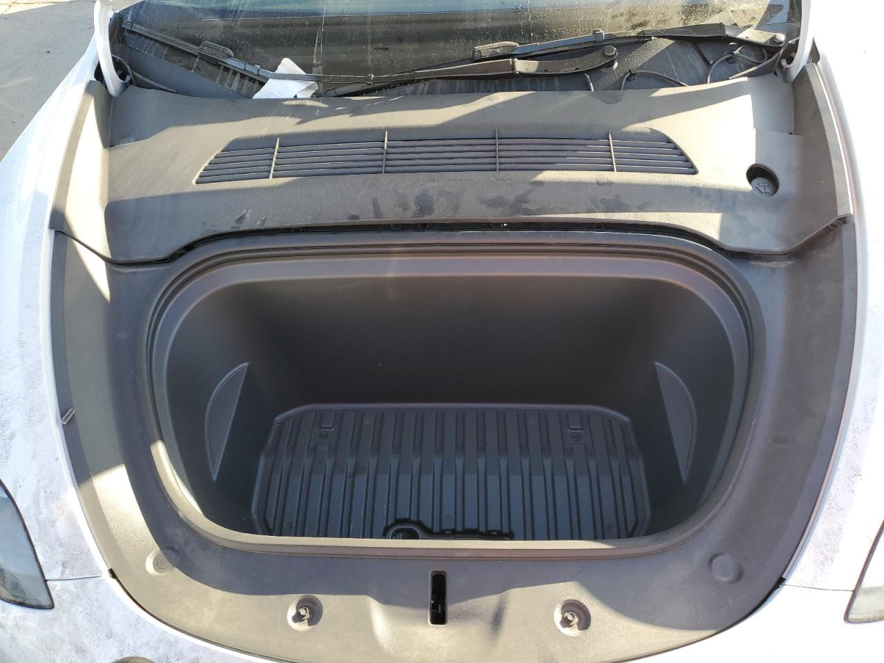 2024 Tesla Model Y VIN: 7SAYGDED9RF105106 Lot: 89711035