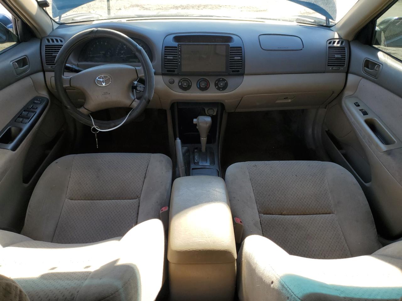 2004 Toyota Camry Le VIN: 4T1BE30K04U354138 Lot: 82225555