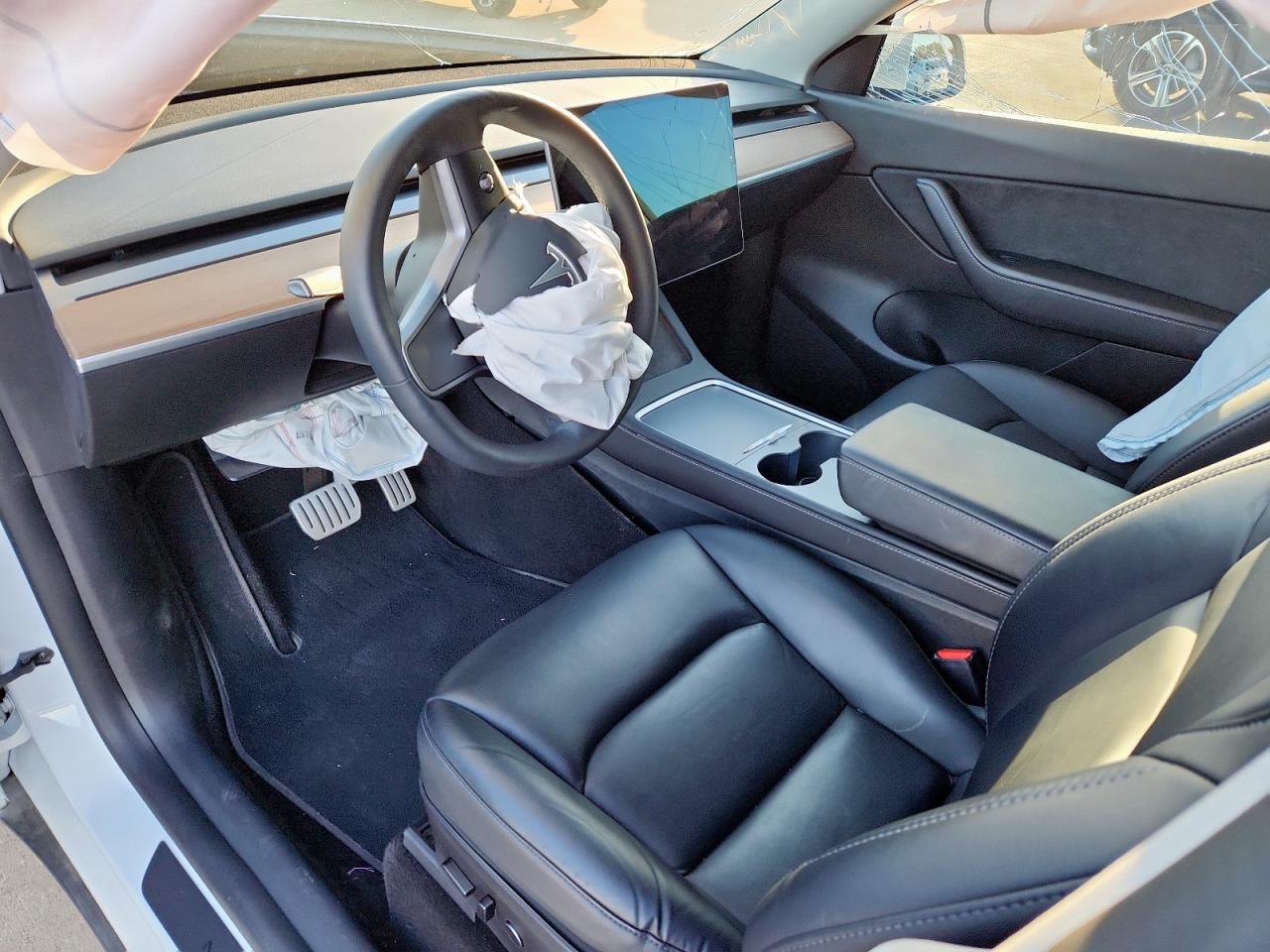 2022 Tesla Model Y VIN: 7SAYGDEF5NF393220 Lot: 90219035