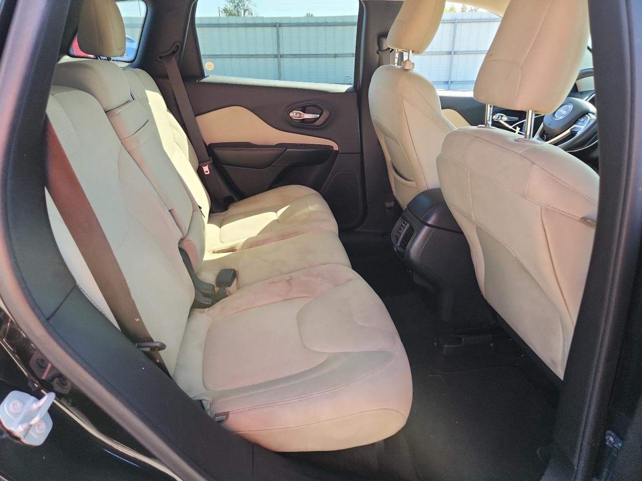 2015 Jeep Cherokee Latitude VIN: 1C4PJLCS8FW791278 Lot: 83997235