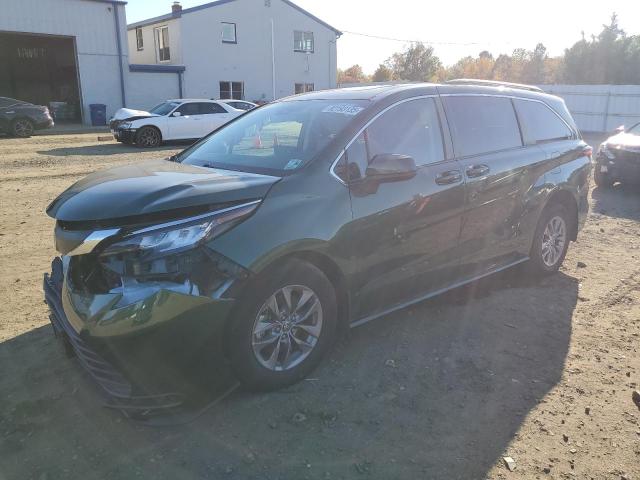 TOYOTA SIENNA LE 2021