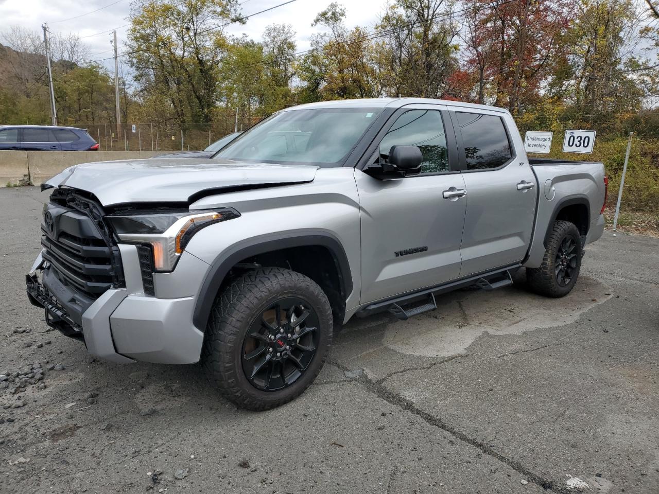 2025 Toyota Tundra Crewmax Sr silver  gas 5TFLA5DBXSX283813 photo #1