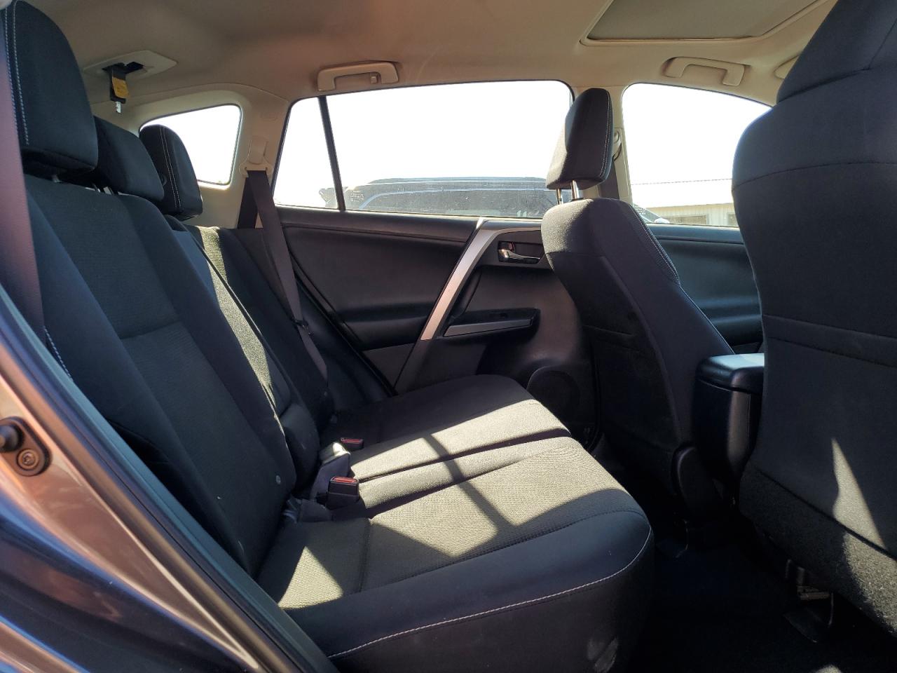 2017 Toyota Rav4 Xle VIN: JTMRFREV0HD199411 Lot: 86143875