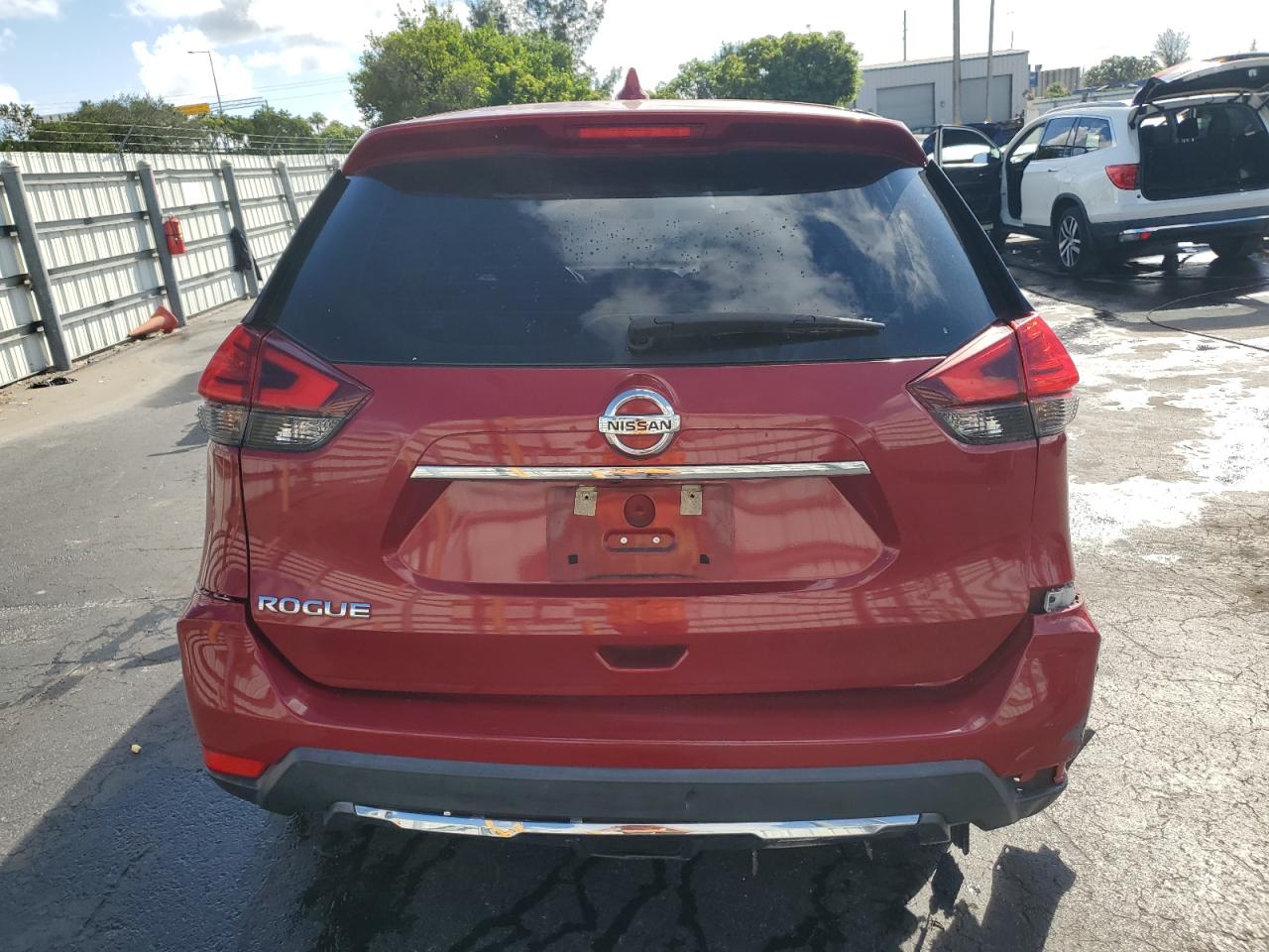 2017 Nissan Rogue S VIN: 5N1AT2MT9HC832390 Lot: 85550005