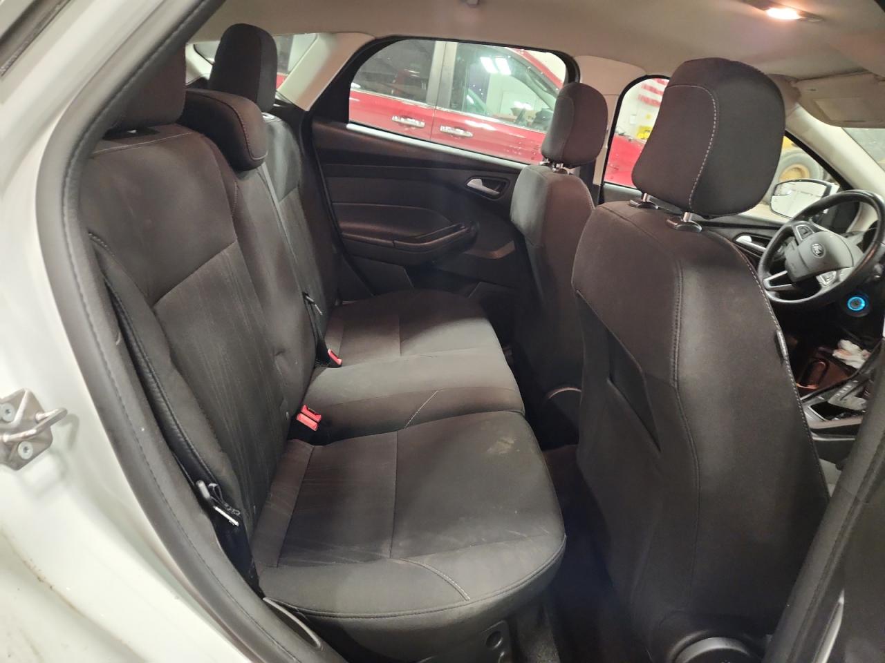 2018 Ford Focus Se VIN: 1FADP3K2XJL268525 Lot: 85684505