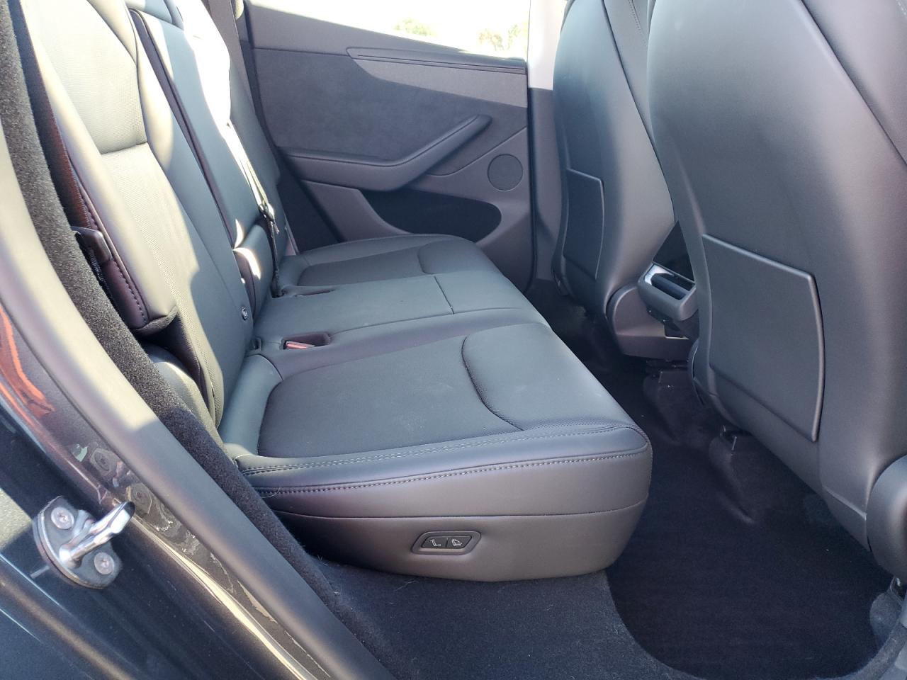 2026 Tesla Model Y VIN: 7SAYGDEE3TA389815 Lot: 87236095