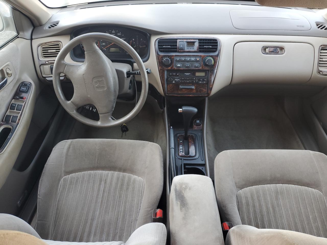 1998 Honda Accord Lx VIN: 1HGCG5647WA082037 Lot: 84946085
