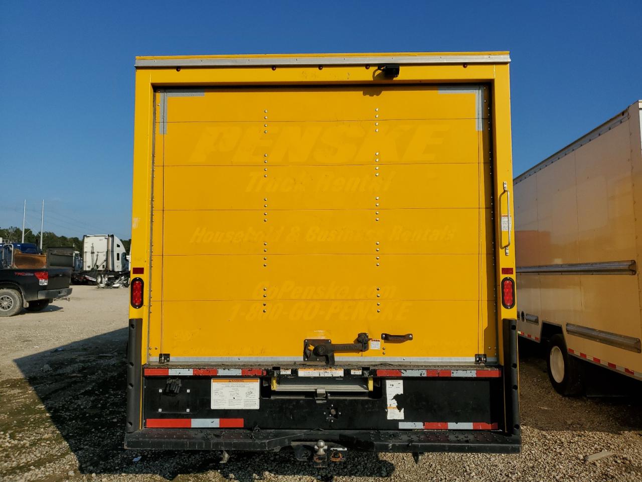 2022 Ford Econoline - Box Truck VIN: 1FDWE3FN8NDC11832 Lot: 81440415