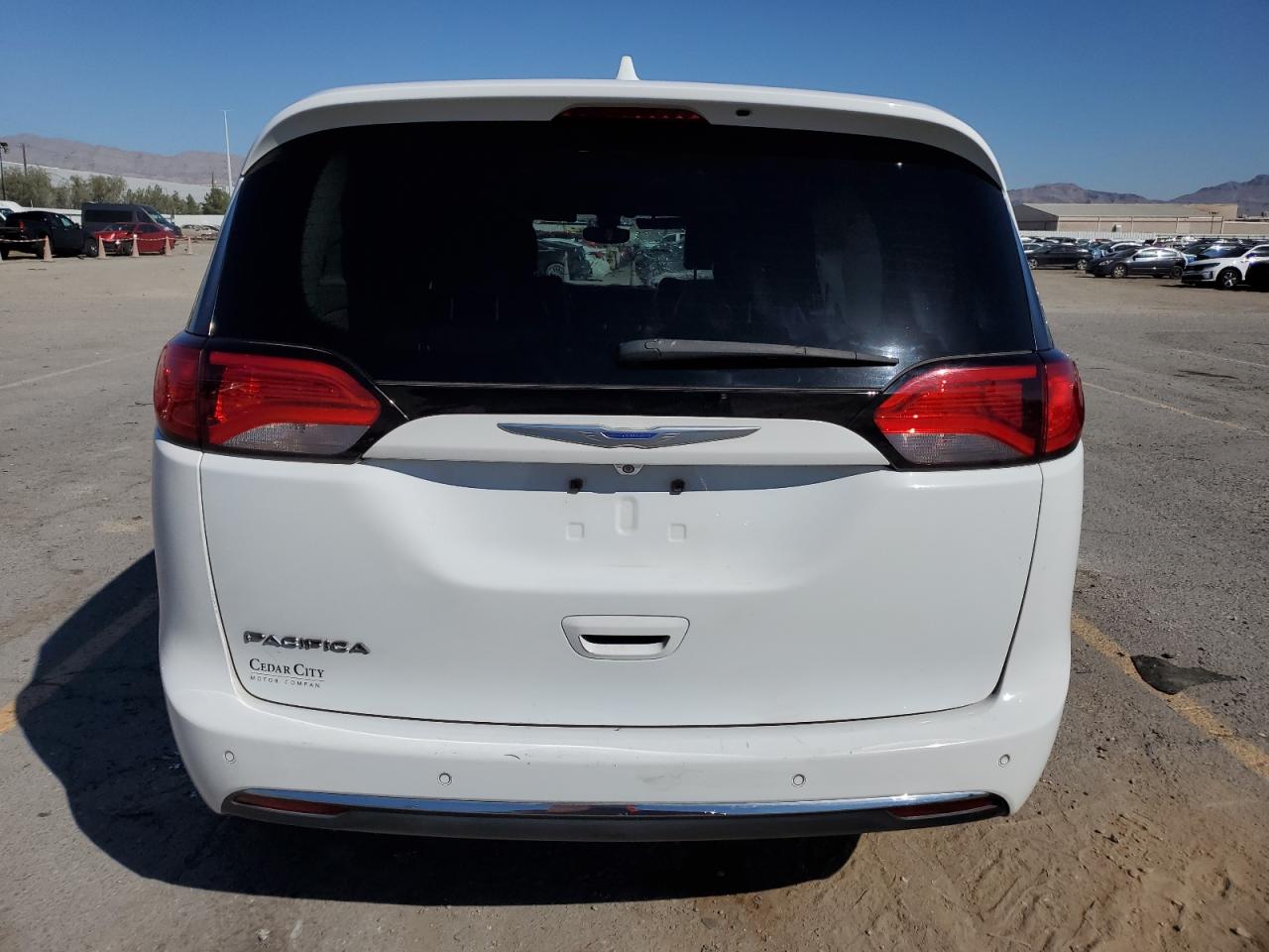 2018 Chrysler Pacifica Touring L VIN: 2C4RC1BG5JR305662 Lot: 84761415