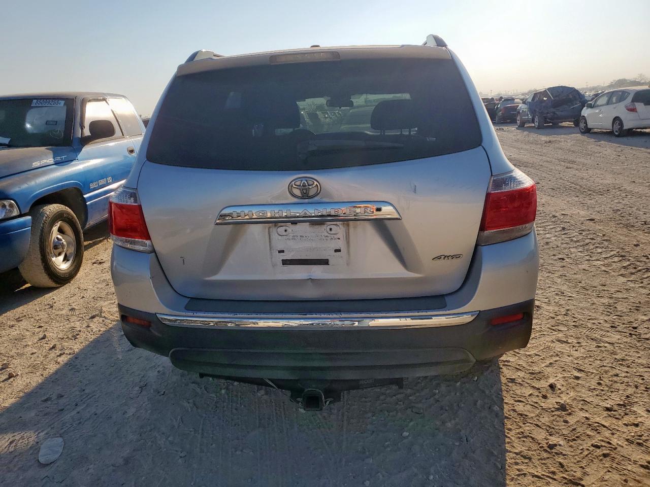 2011 Toyota Highlander Base VIN: 5TDBK3EH0BS063876 Lot: 85204085