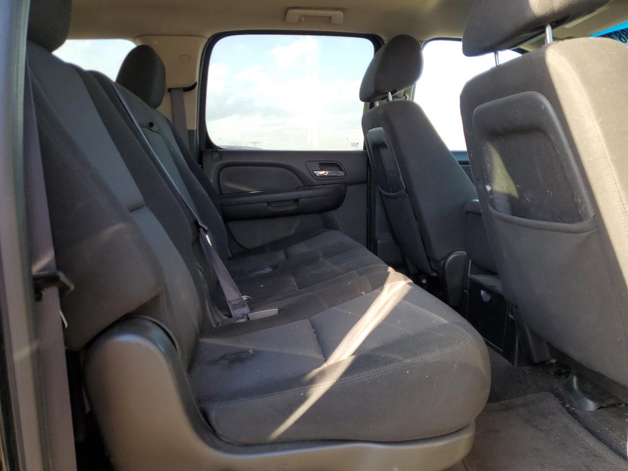 2011 Chevrolet Suburban C1500 Ls VIN: 1GNSCHE04BR199387 Lot: 85268875