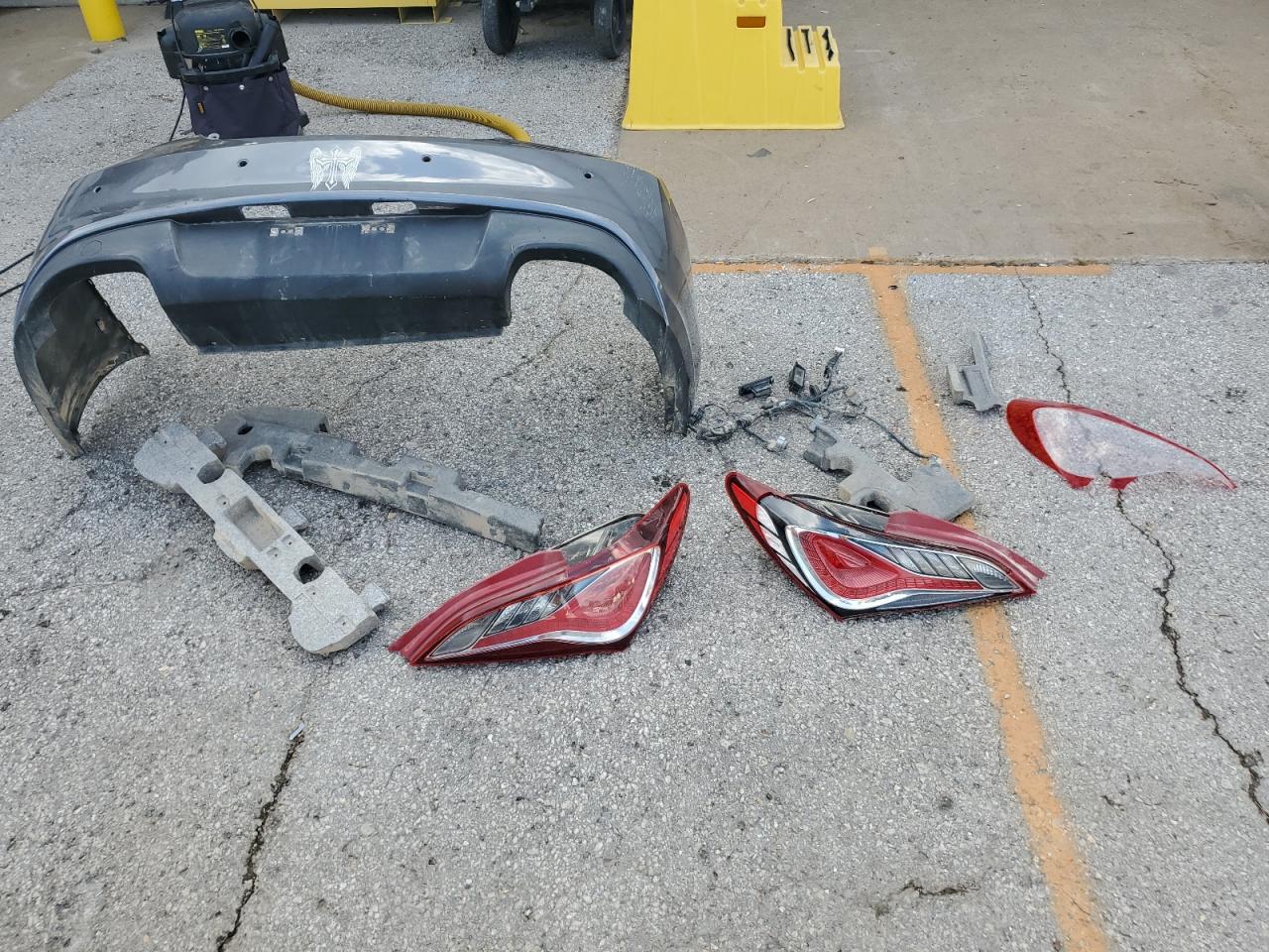 2015 Hyundai Genesis Coupe 3.8L VIN: KMHHU6KJ2FU126003 Lot: 85089605