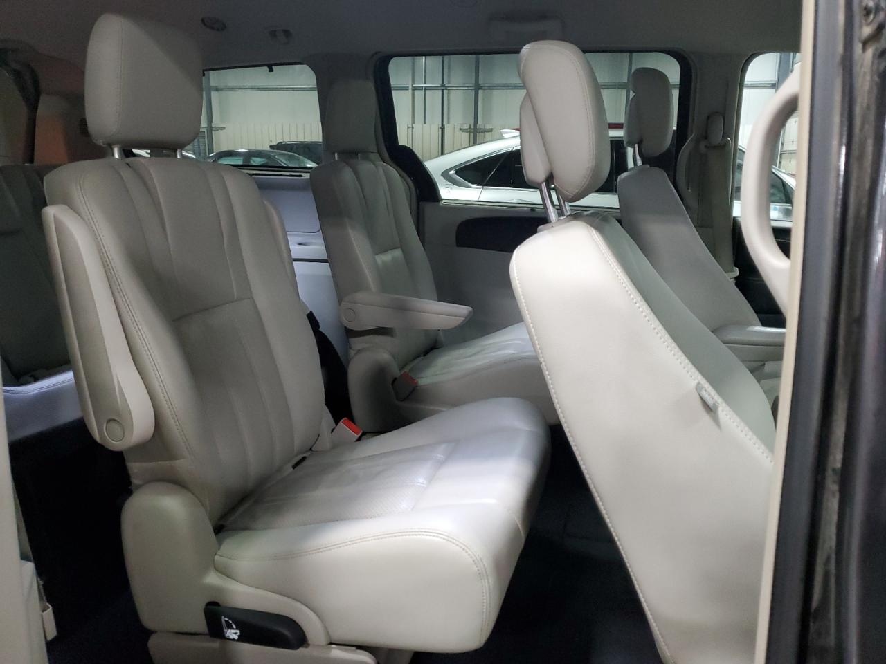 2015 Chrysler Town & Country Touring L VIN: 2C4RC1CG1FR728826 Lot: 89468995