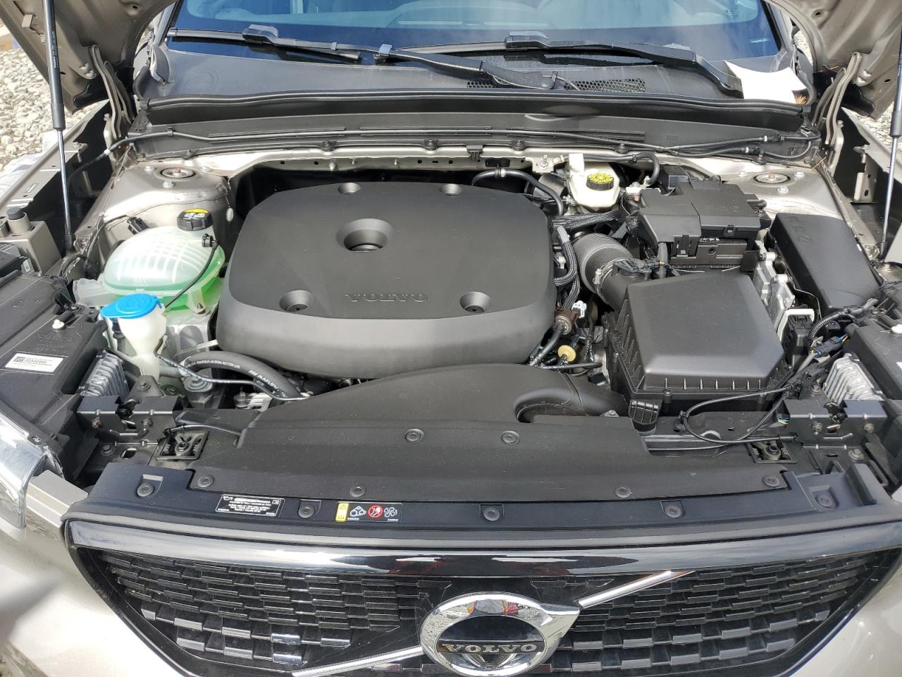 2022 Volvo Xc40 T5 R-Design VIN: YV4162UMXN2714870 Lot: 86612905