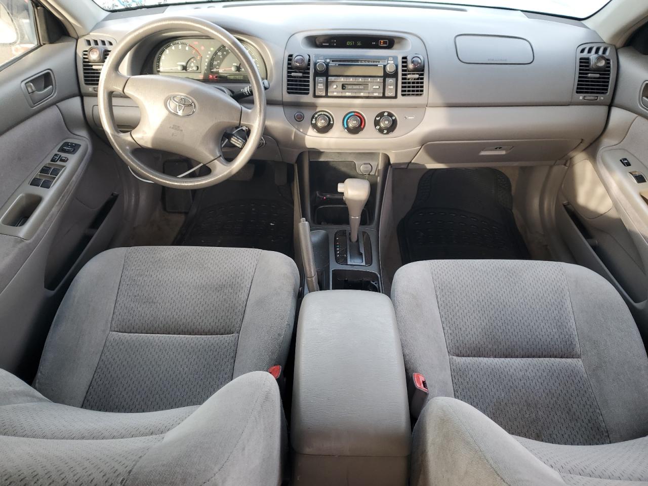 2004 Toyota Camry Le VIN: 4T1BF32K14U586371 Lot: 82438215
