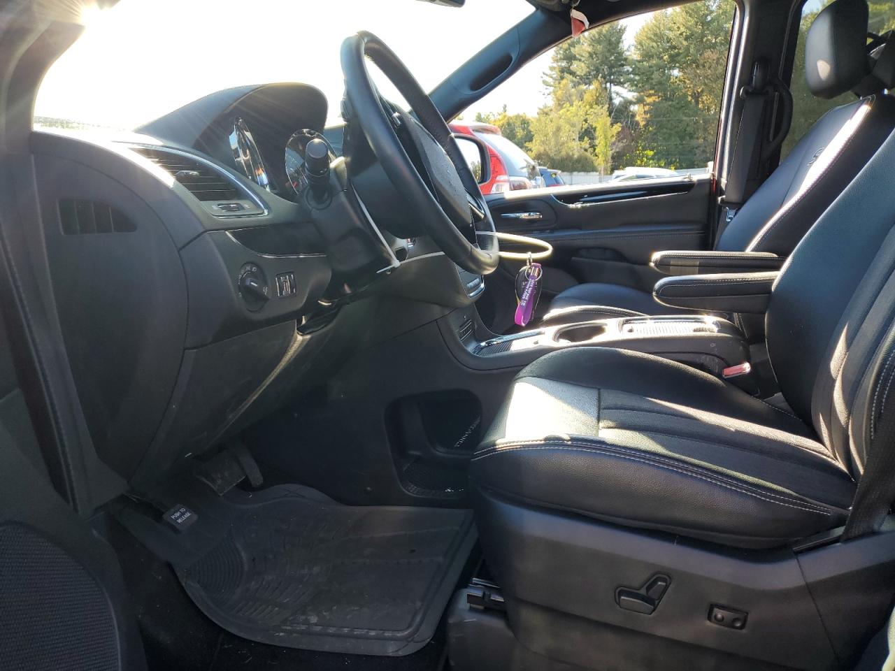 2015 Chrysler Town & Country S VIN: 2C4RC1HG0FR578314 Lot: 83798455